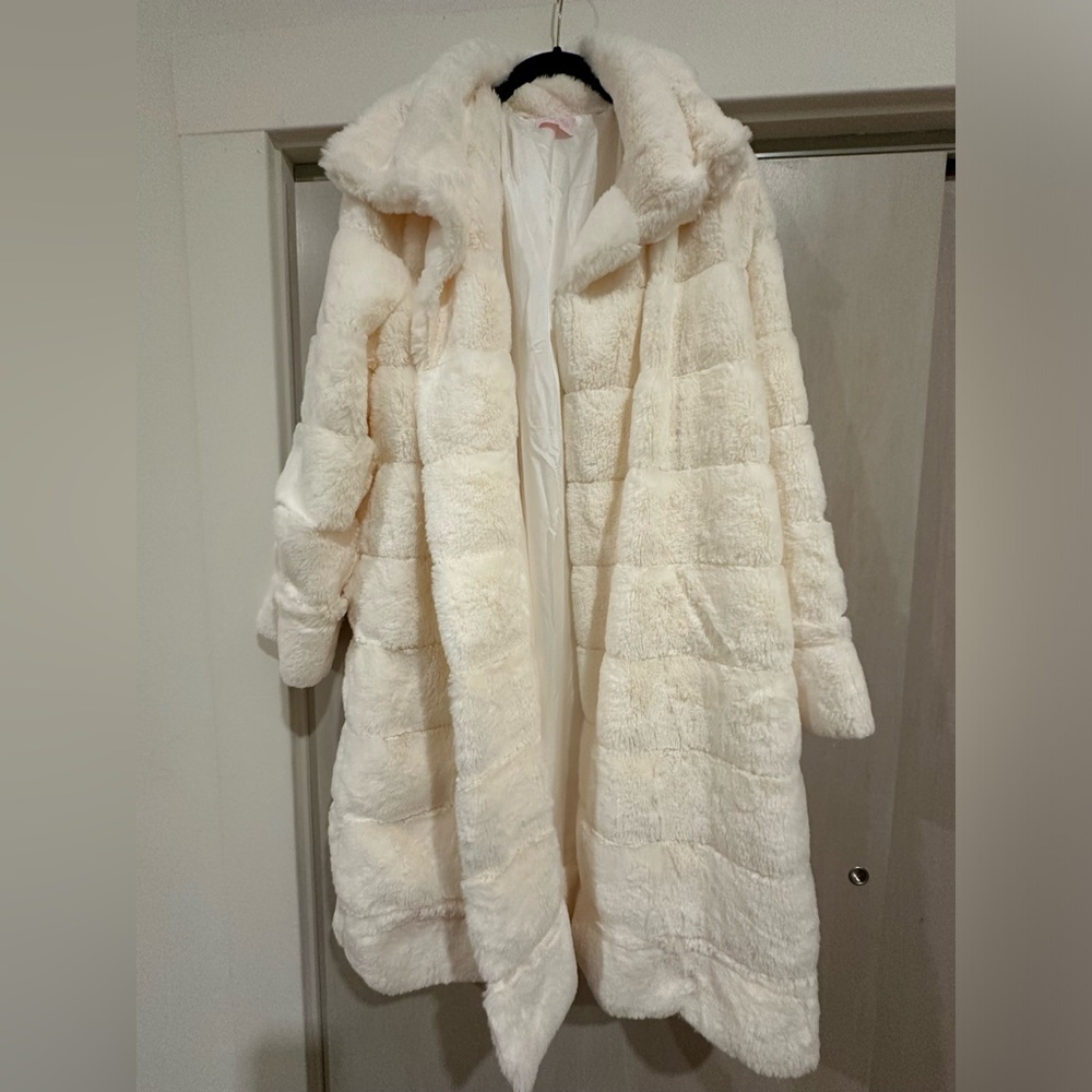 Brand New Never Worn W/O Tags Pink Lily Faux Fur Coat